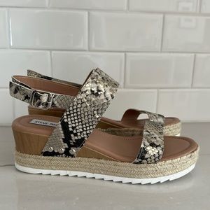 Steve Madden snake pattern espadrille wedge. Size 10